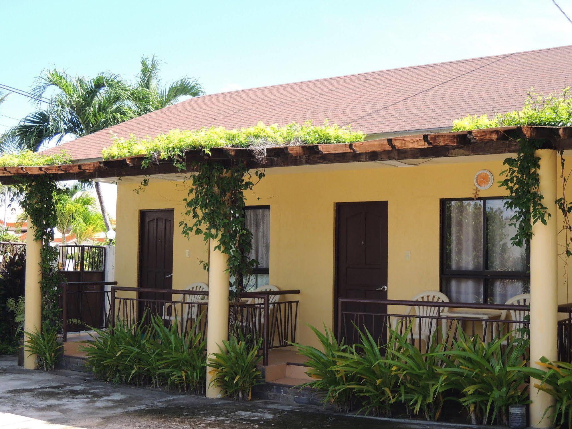 Palms Seaside Inn And Resort Medellin Exterior photo